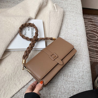 스타일리시한 지프 닫힘과 함께 패션적인 외모를 위해 여성 넥타이 PU 가죽 핸드백