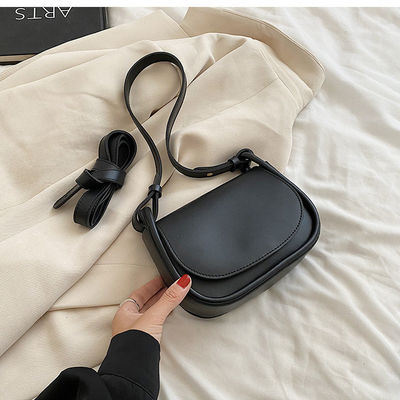 스타일리시한 지프 닫힘과 함께 패션적인 외모를 위해 여성 넥타이 PU 가죽 핸드백