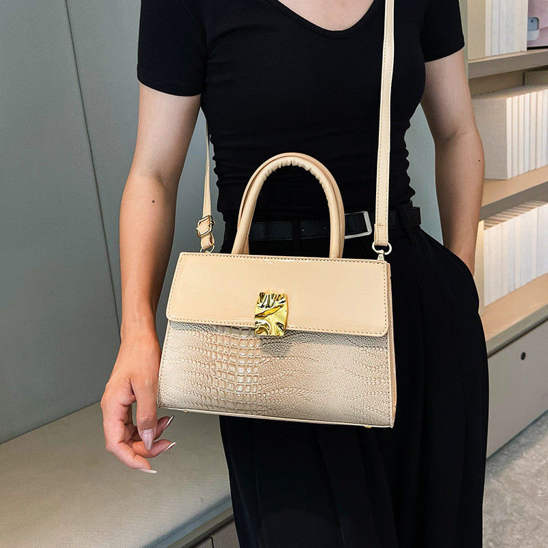 2023 Direct Casual Tote for Women 큰 가죽 핸드백과 디자이너 어깨 가방